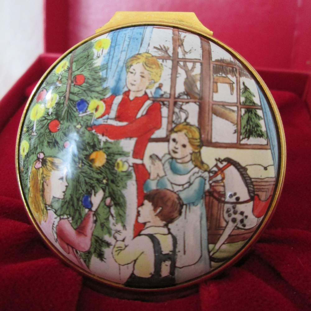 Enamel Trinket Box VICTORIAN CHRISTMAS  & Family